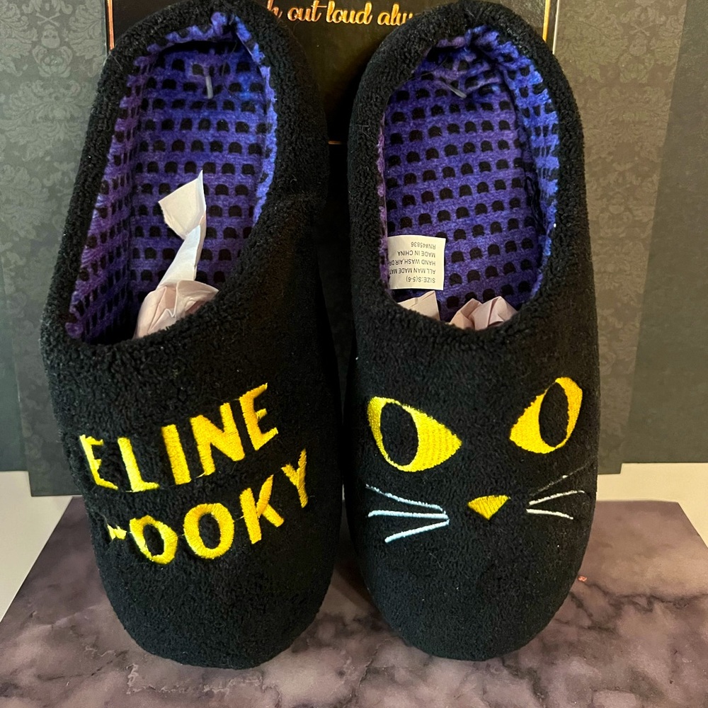 Halloween Black Cat Slippers Feline Spooky Size Small 5-6 Purple Kitties Lining